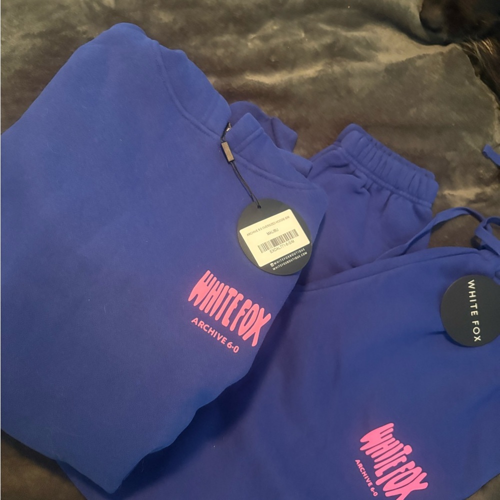 NWT White Fox Boutique Royal Blue Malibu 6.0 Hoodie Set Blue with Pink Logo - Picture 8 of 11